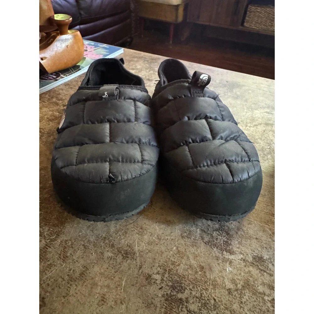 The North Face ThermoBall Traction Mule II Size 2 Black Puffy Slipper Gorpcore